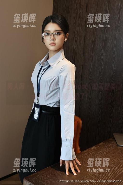 秀人网 - 全集上线！芝芝Booty的美腿黑丝作品，真是太撩了！
