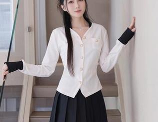 秀人网 - 翻开赵惟依coco的礼服合集，瞬间感受到我生活的低配…