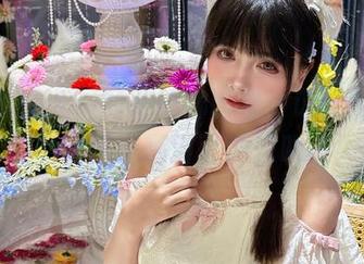 下载秋山AkI的亚丝娜图包，记得准备好你的喉咙，随时可能惊叫哦！
