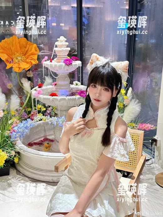 下载秋山AkI的亚丝娜图包，记得准备好你的喉咙，随时可能惊叫哦！