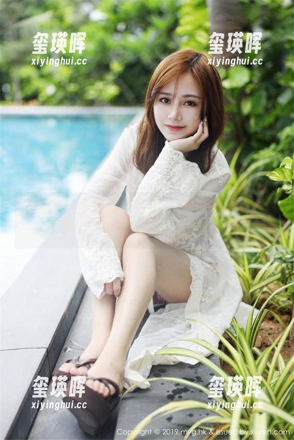 美媛馆 - 圣诞的节奏感：在线图集带你看刘飞儿Faye的时尚与心情交织！
