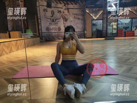 微密圈 - 若若老师的连衣裙在线上，完全是春天的代言人，美图的春风拂面千万别错过！