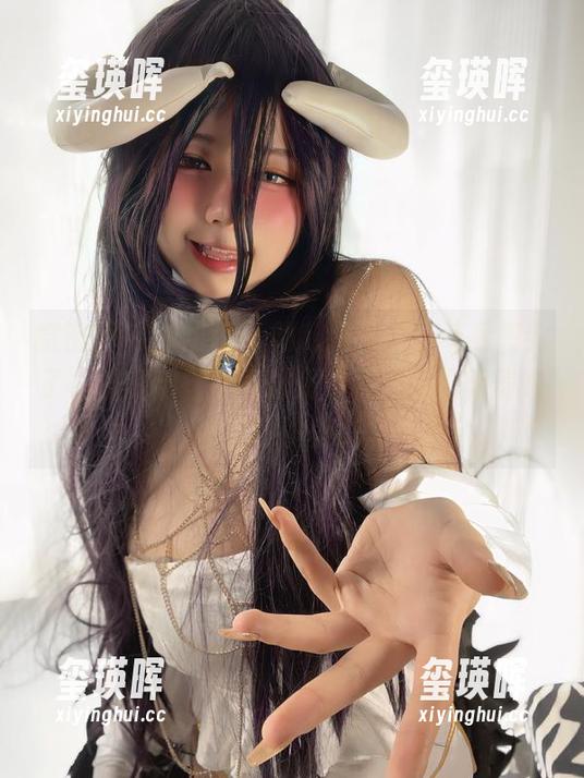 微密圈 - 葱油饼er的制服图片，让我想到了校园的那些青春时光，资源里蕴藏着难以言喻的美好。