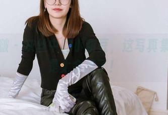 袜啵啵 - 灰丝中的小甜豆，这写真集真的是太会撩了！