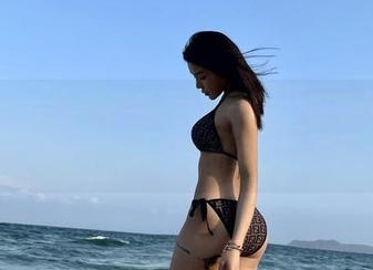 微密圈 - 金希儿的浴缸写真，你能猜出推荐的护肤品吗？