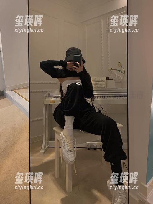 微密圈 - 看陈佩奇的定制校服，真是美得让人想回到学生时代