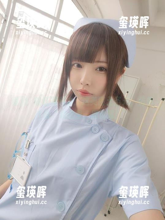 香川澪的红裙魅力：这美图无圣光，仿佛在说‘看这里，别犹豫！’