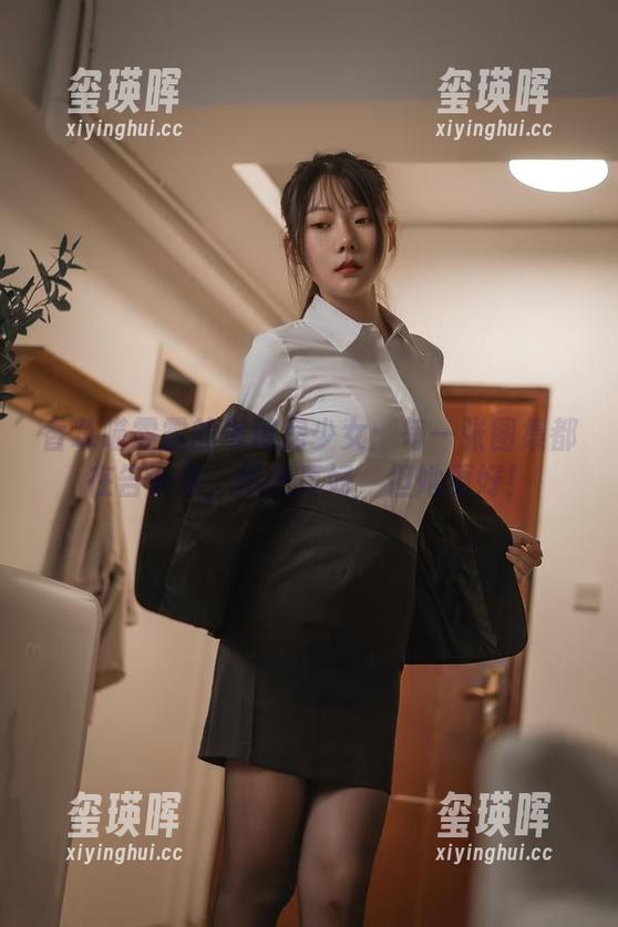 香草喵露露的玻璃房少女：每一张图集都在告诉你，阳光真好，但她更好！