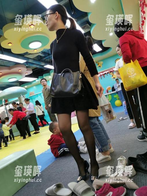 魔镜街拍 - 艾小青浴缸秀：在线原图，水汽朦胧，感觉人生都明媚了！
