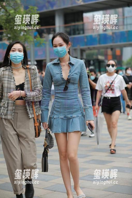 魔镜街拍原图大公开！这些牛仔热裤美女真的太抢眼了，更新赶快来围观！