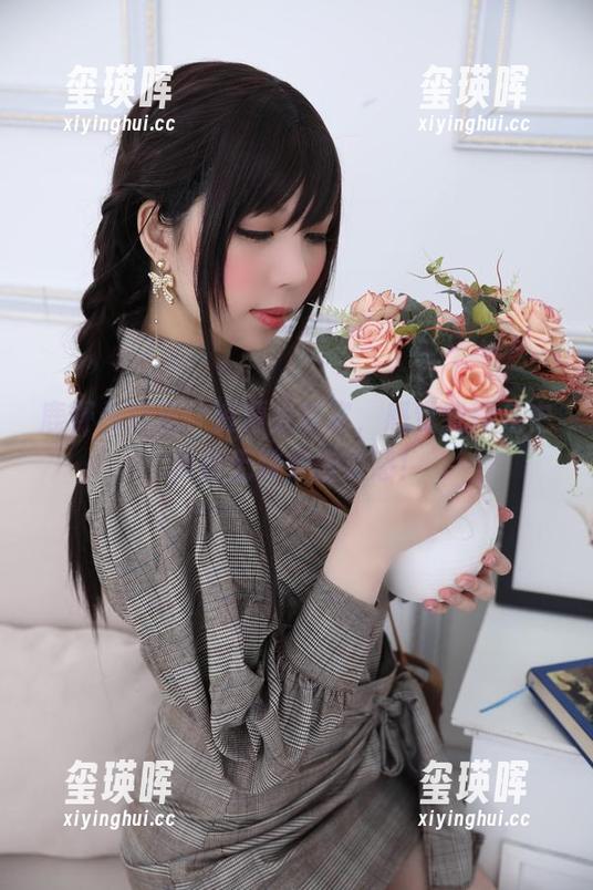 鹿野希短裙：资源太丰富，感觉我能从中找到无数穿搭灵感！